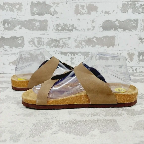 NEW Cushionaire Tan Brown Strappy Buckle Cork Footbed Summer Slide Sandals K28 - Picture 3 of 10